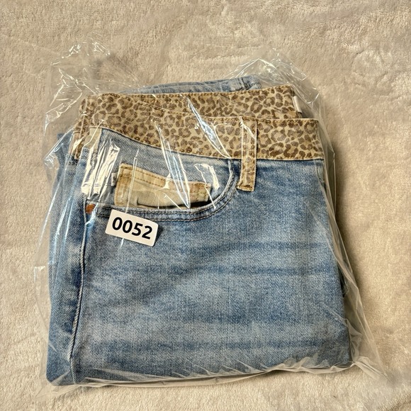 Judy Blue Slim Fit Jeans Women's 11/30 Light Wash Leopard Waistband - Picture 12 of 12